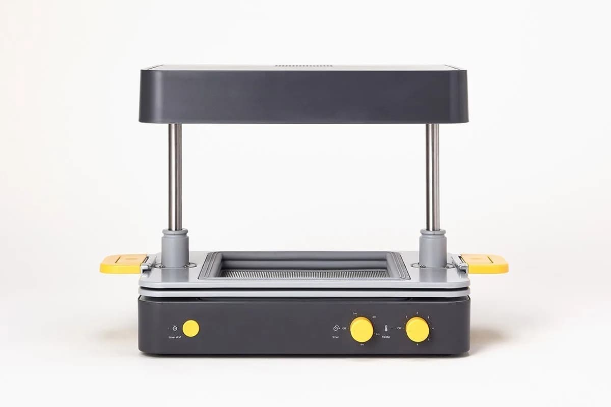 Mayku FormBox vacuum former for making molds