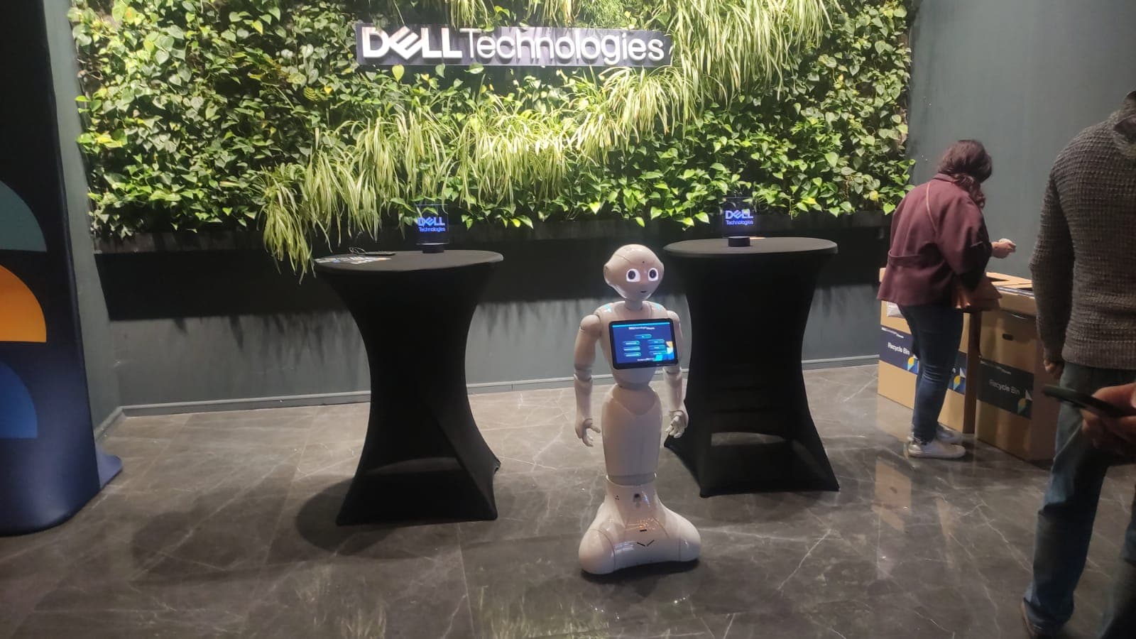 Pepper – presenter and entertainer at DELL Technologies FORUM